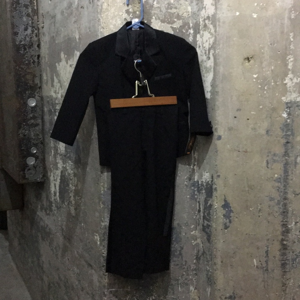 Boys suit! Black with satin tux pants . New!